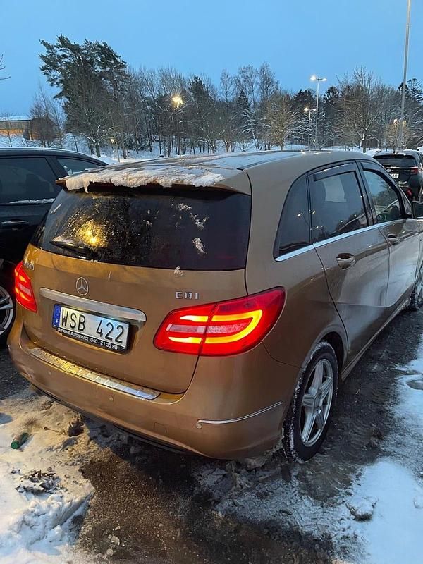 Begagnad Mercedes B200 136 HK (100 kW) 2012 Minibuss