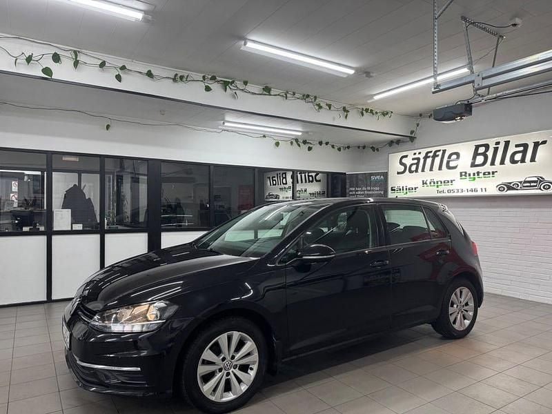 Svart Begagnad 2018 VW Golf VII Halvkombi | 99 900 kr (Bra pris) - Bild 1/4
