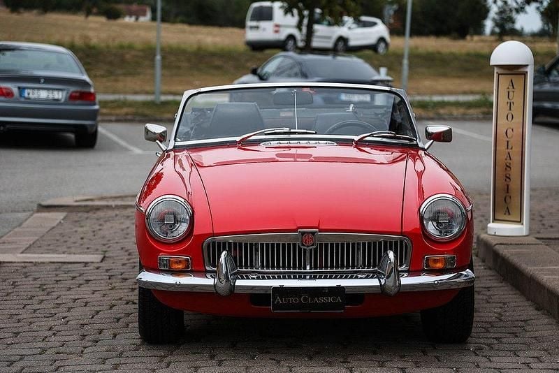 Begagnad MG B 110 HK (80 kW) 1962 Silver metallic Cab