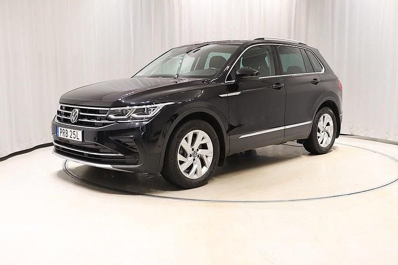 Svart Begagnad 2022 VW Tiguan Elegance SUV | 374 900 kr (Lite dyr) - Bild 1/4