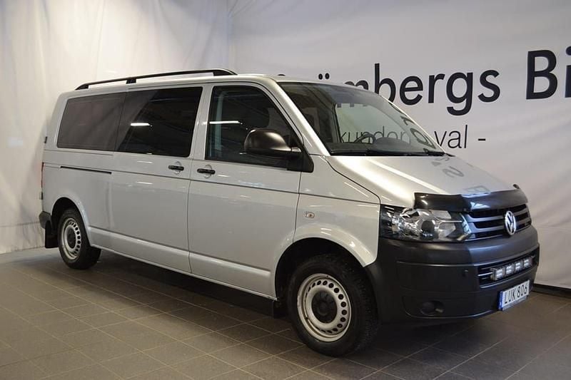 Silver Begagnad 2015 VW Caravelle Minibuss | 179 000 kr (Marknadspris) - Bild 1/4