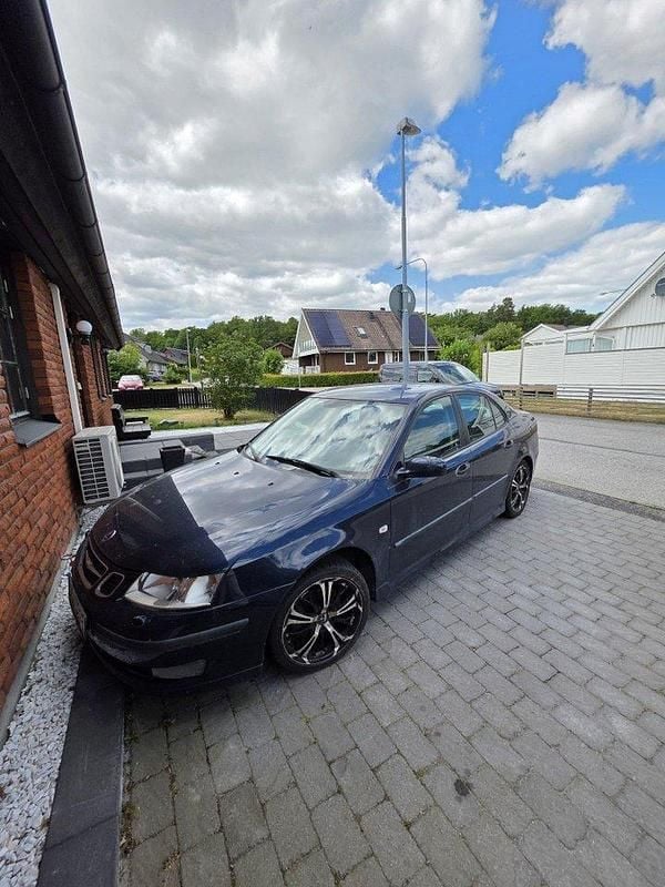 Blå Begagnad 2004 Saab 9-3 Vector Sedan | 12 000 kr (Superpris) - Bild 1/4