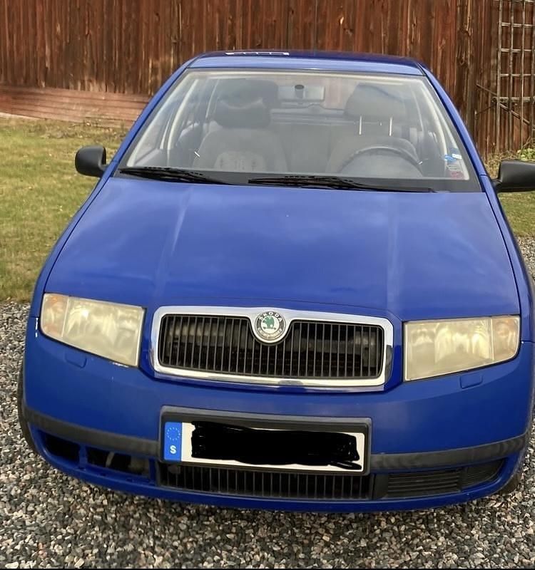 Blå Begagnad 2000 Skoda Fabia Halvkombi | 16 000 kr (Marknadspris) - Bild 1/3