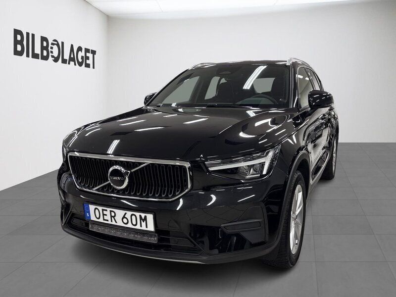 Svart Begagnad 2024 Volvo XC40 Core SUV | 349 800 kr (Bra pris) - Bild 1/4