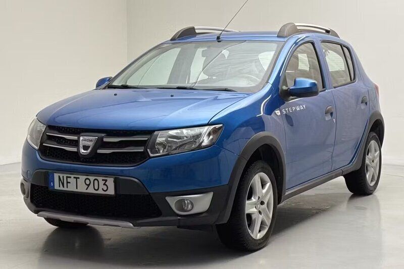 Ljusblå (blå) Begagnad 2016 Dacia Sandero Stepway Halvkombi | 83 900 kr (Marknadspris) - Bild 1/4
