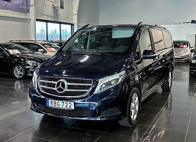 Begagnad Mercedes V250 Avantgarde 190 HK (139 kW) 2015 Mörkblå Minibuss