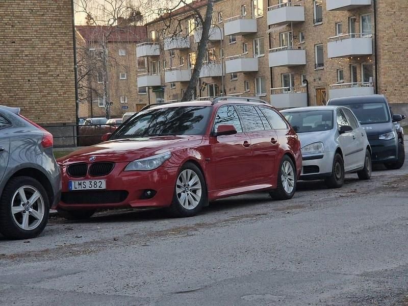Imolaröd Begagnad 2010 BMW 520 M Sport | 90 000 kr (Superpris) - Bild 1/4