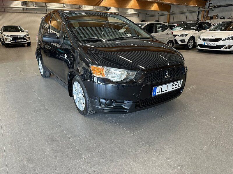 Svart Begagnad 2010 Mitsubishi Colt Halvkombi | 54 900 kr (Lite dyr) - Bild 1/4