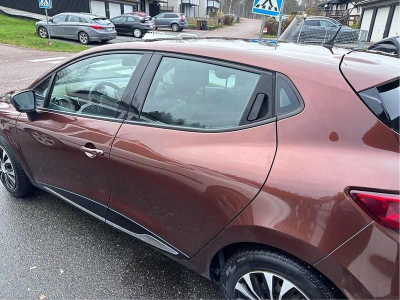 Brun Begagnad 2014 Renault Clio IV Halvkombi | 60 000 kr (Bra pris) - Bild 1/4