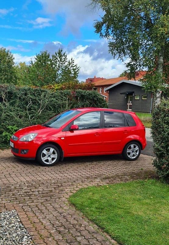 Röd Begagnad 2007 Ford Fiesta Halvkombi | 17 500 kr (Bra pris) - Bild 1/3