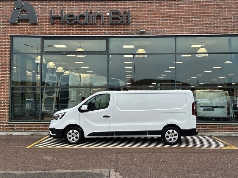 Vit Begagnad 2023 Renault Trafic Van | 314 900 kr (Superpris) - Bild 1/4