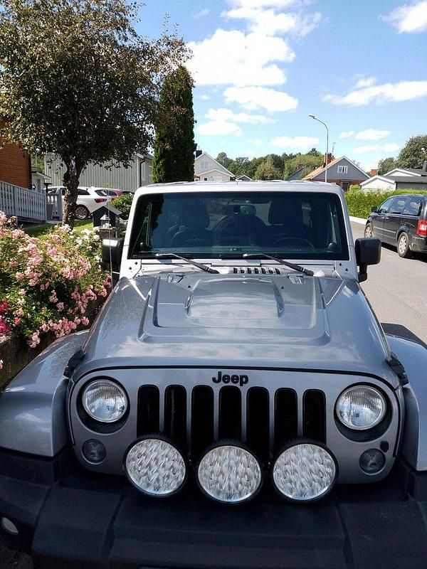 Grå Begagnad 2014 Jeep Wrangler Unlimited SUV | 333 000 kr (Lite dyr) - Bild 1/4