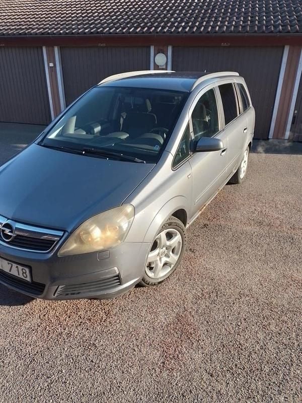 Begagnad 2006 Opel Zafira Minibuss | 10 000 kr (Marknadspris) - Bild 1/4