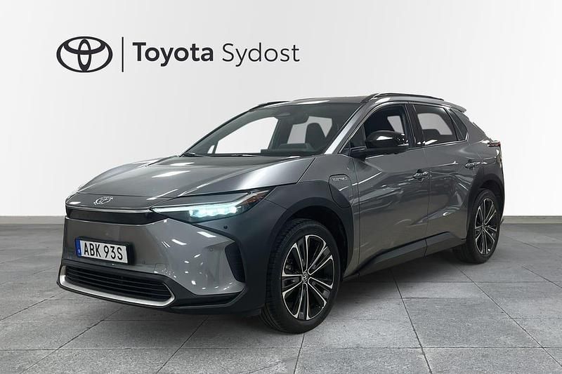 Silver Begagnad 2022 Toyota bZ4X Executive SUV | 359 000 kr (Marknadspris) - Bild 1/3