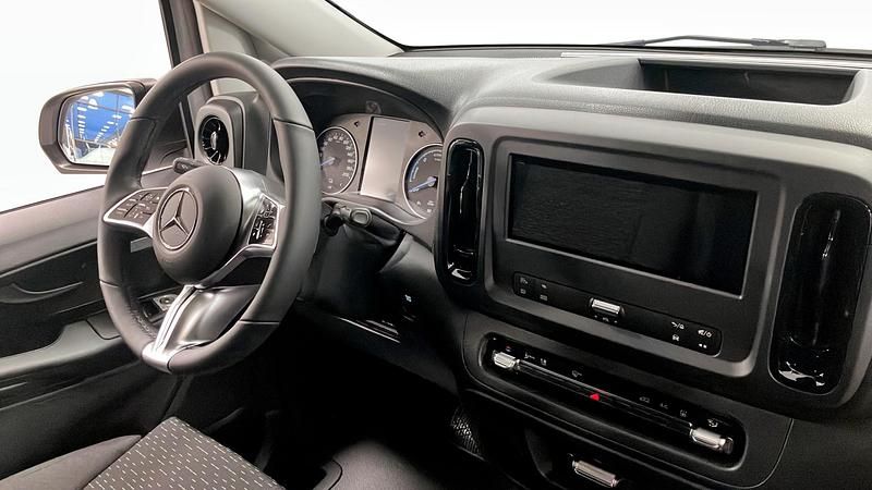Begagnad Mercedes e-Vito 11 kW (15 HK) 2024 Minibuss