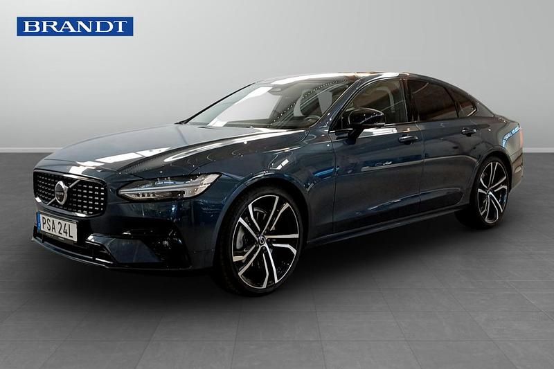 Mörkblå (blå) Begagnad 2023 Volvo S90 Plus Sedan | 409 900 kr (Marknadspris) - Bild 1/4