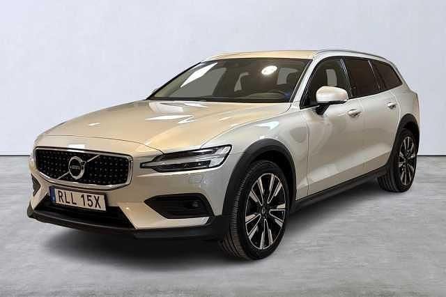 Begagnad Volvo V60 CC 197 HK (144 kW) 2021 Kombi