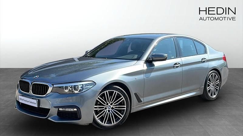 Blå (grey) Begagnad 2018 BMW 530 M Sport Sedan | 358 700 kr (Marknadspris) - Bild 1/4