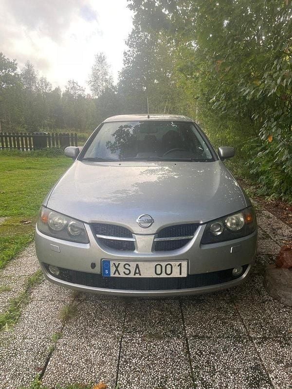Silver Begagnad 2006 Nissan Almera Halvkombi | 18 000 kr (Marknadspris) - Bild 1/4