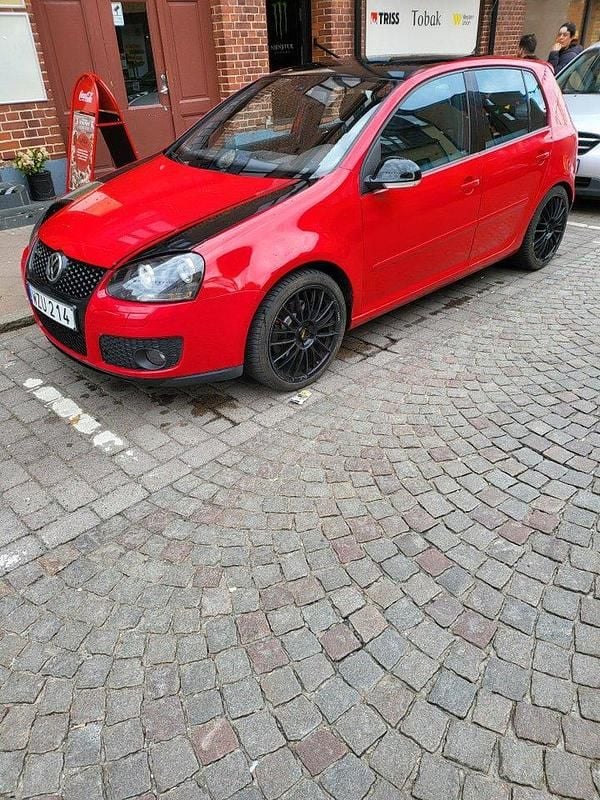 Röd Begagnad 2006 VW Golf V GTI Halvkombi | 45 000 kr (Marknadspris) - Bild 1/4