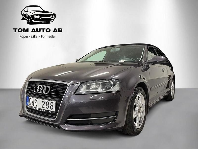 Grå Begagnad 2010 Audi A3 Sportback Attraction Halvkombi | 69 900 kr (Marknadspris) - Bild 1/4