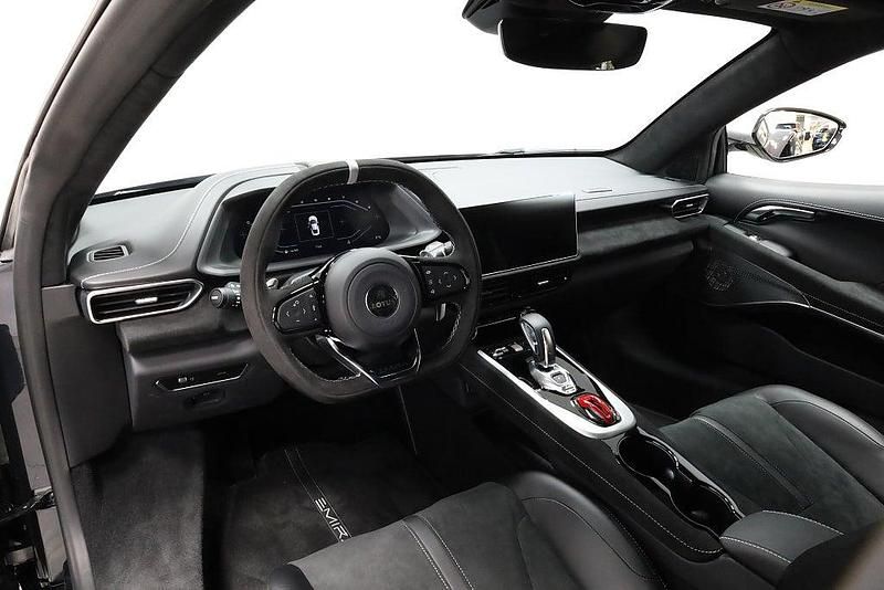 Ny Lotus Emira 405 HK (297 kW) 2026 Shadow grey Sportkupé