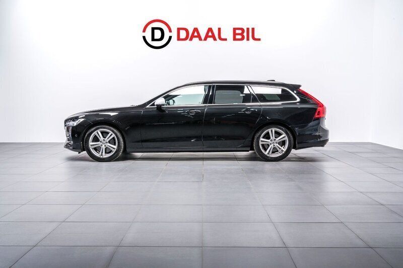 Svart Begagnad 2017 Volvo V90 R-Design Kombi | 274 700 kr (Marknadspris) - Bild 1/4