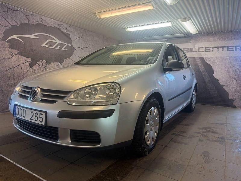 Begagnad VW Golf V 102 HK (75 kW) 2007 Silver