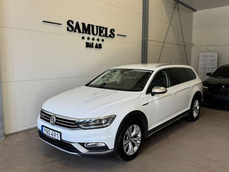 Vit Begagnad 2017 VW Passat Alltrack Kombi | 139 900 kr (Dyr) - Bild 1/4