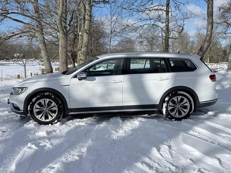 Begagnad VW Passat Alltrack 190 HK (139 kW) 2017 Vit Kombi