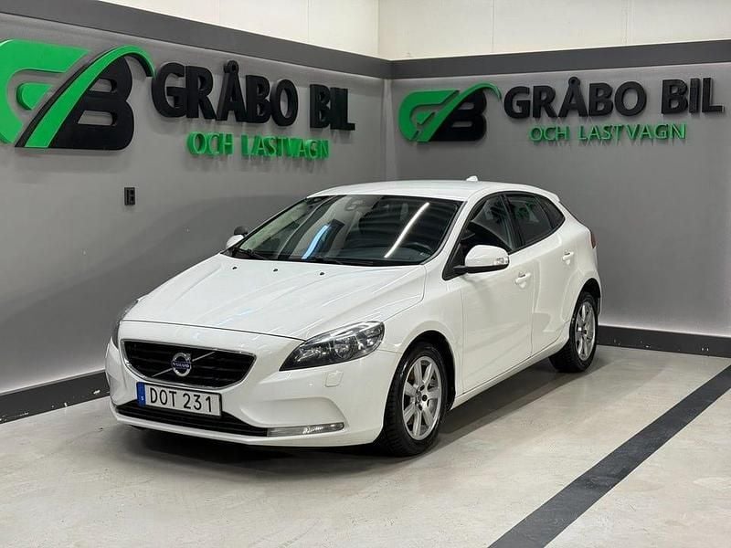 Begagnad Volvo V40 Kinetic 120 HK (88 kW) 2016 Vit