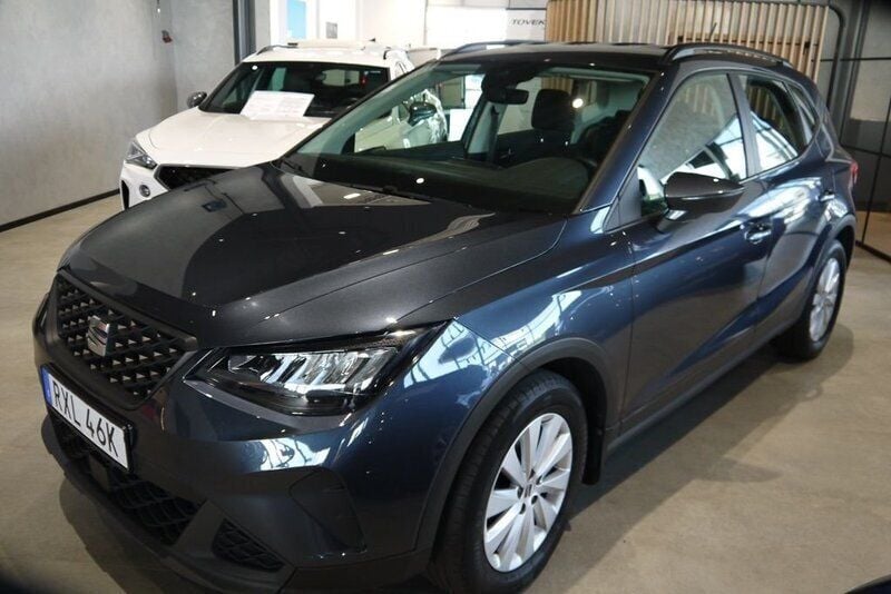 Grå (magnetic tech metallic) Begagnad 2022 Seat Arona Style SUV | 168 000 kr (Marknadspris) - Bild 1/4