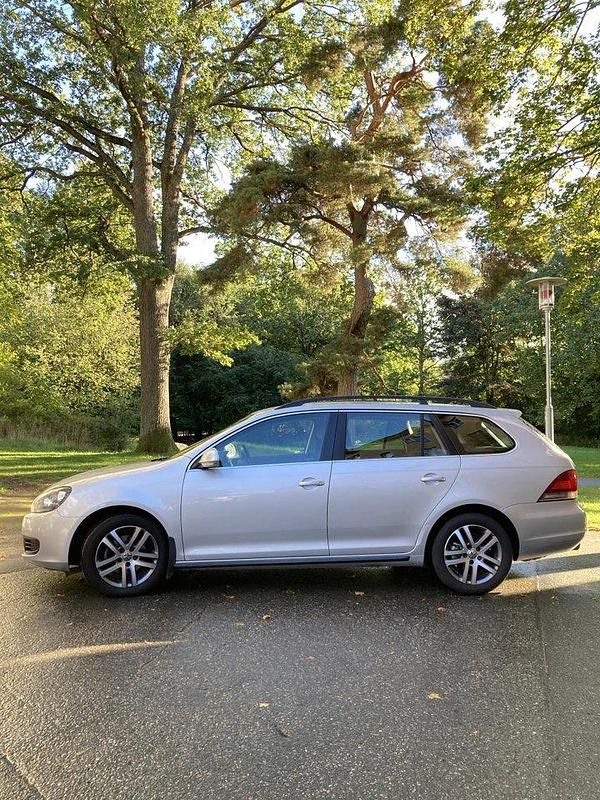 Silver Begagnad 2010 VW Golf VI Kombi | 45 000 kr (Bra pris) - Bild 1/4