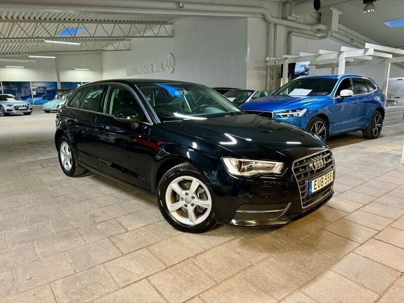 Svart Begagnad 2015 Audi A3 Sportback Halvkombi | 158 000 kr (Marknadspris) - Bild 1/4