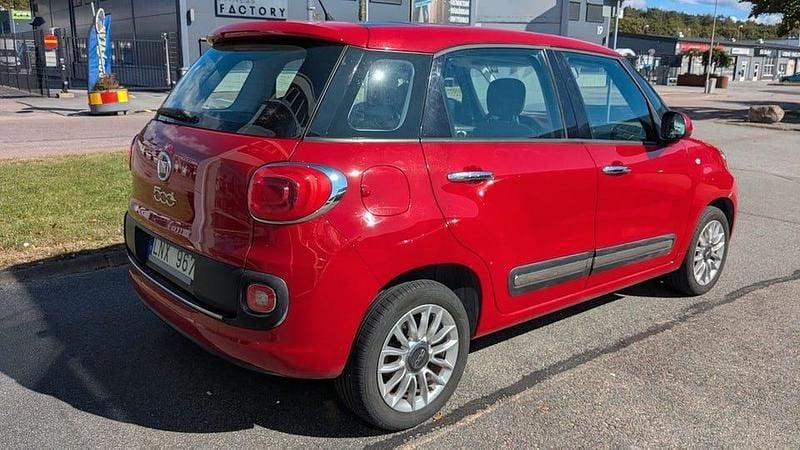Begagnad Fiat 500L Lounge 95 HK (69 kW) 2013 Röd Minibuss