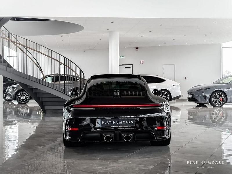 Ny Porsche 911 Carrera 4 GTS 540 HK (397 kW) 2025 Jet svart metallic Sportkupé