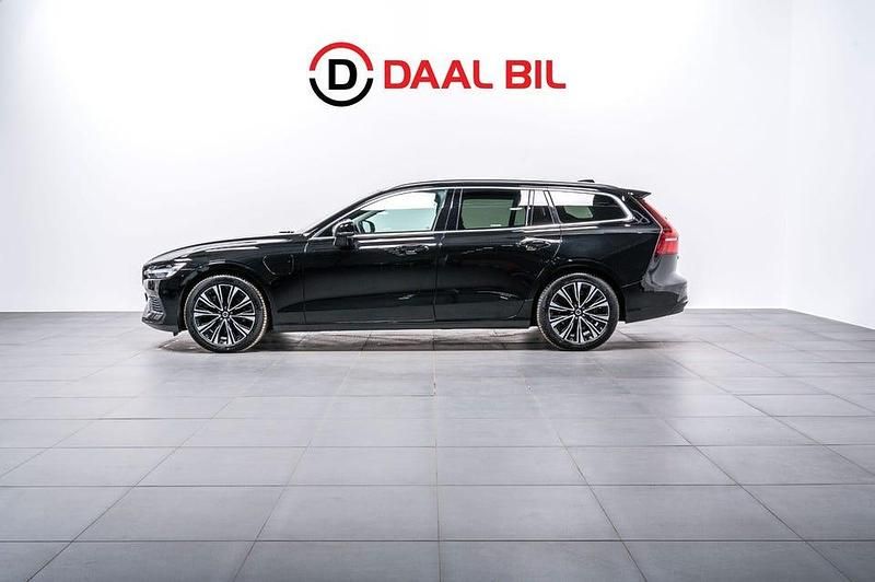 Begagnad Volvo V60 Core 351 HK (258 kW) 2023 Svart Kombi