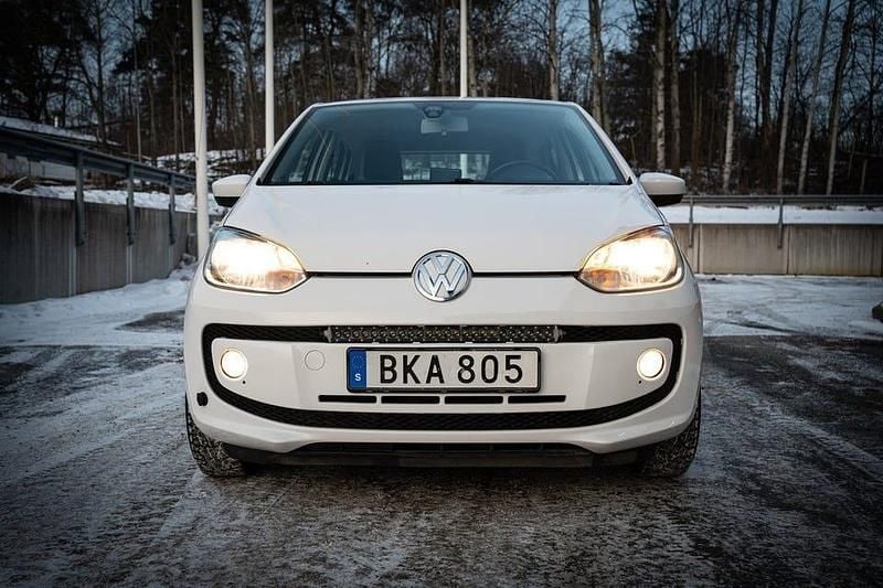 Begagnad VW up! high up! 75 HK (55 kW) 2014 Vit Halvkombi