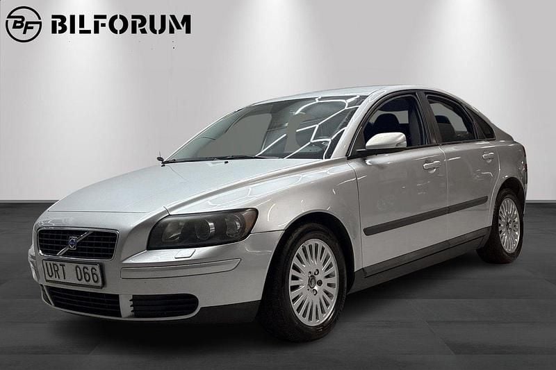 Ljusgrå Begagnad 2003 Volvo S40 Sedan | 27 800 kr (Marknadspris) - Bild 1/4