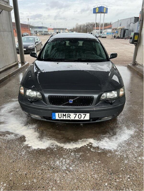 Grå Begagnad 2004 Volvo V70 Business Edition Kombi | 24 500 kr (Bra pris) - Bild 1/4