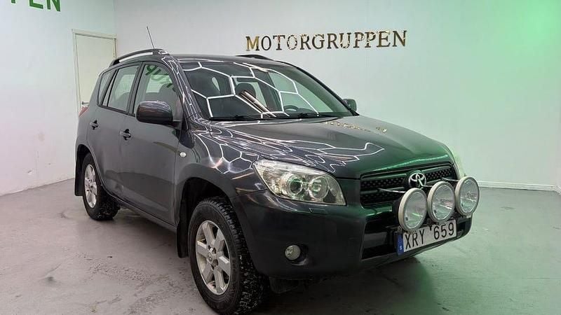 Begagnad Toyota RAV4 152 HK (111 kW) 2006 Grå SUV