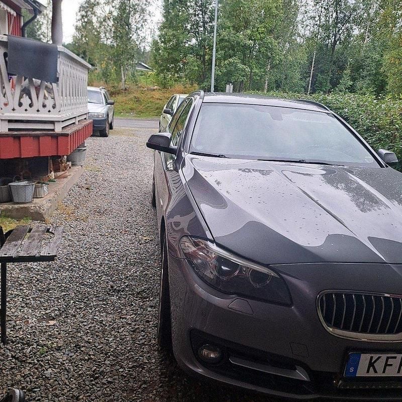 Grå Begagnad 2016 BMW 520 Kombi | 125 000 kr (Bra pris) - Bild 1/4