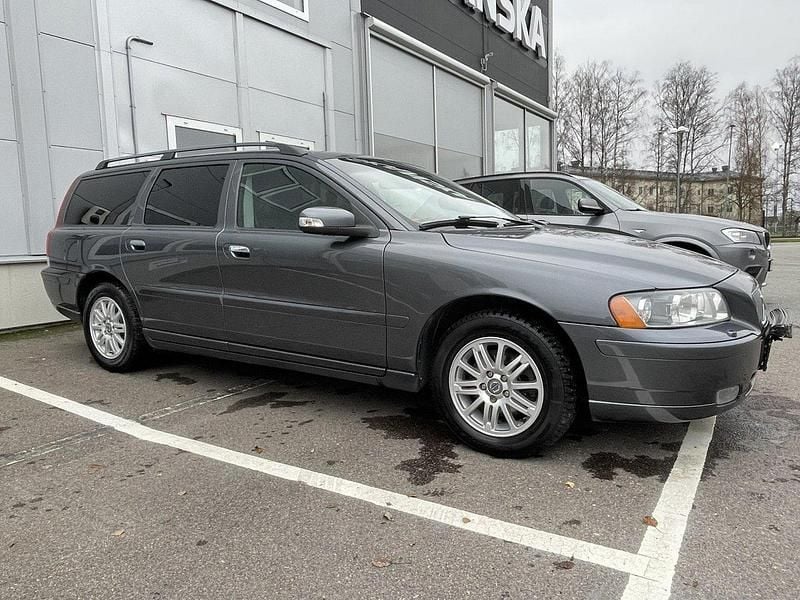 Grå Begagnad 2008 Volvo V70 Momentum Kombi | 99 000 kr (Marknadspris) - Bild 1/4