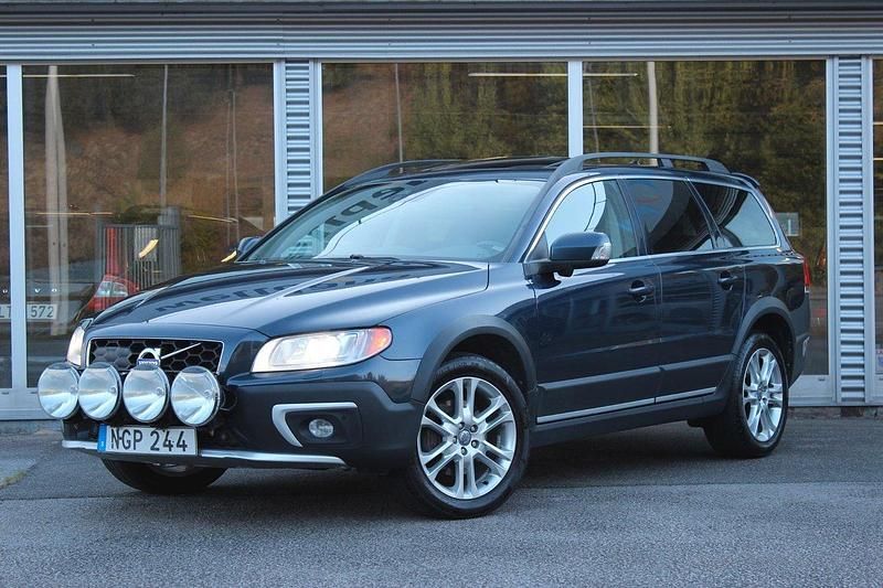 Blå Begagnad 2013 Volvo XC70 Summum SUV | 149 900 kr (Marknadspris) - Bild 1/4