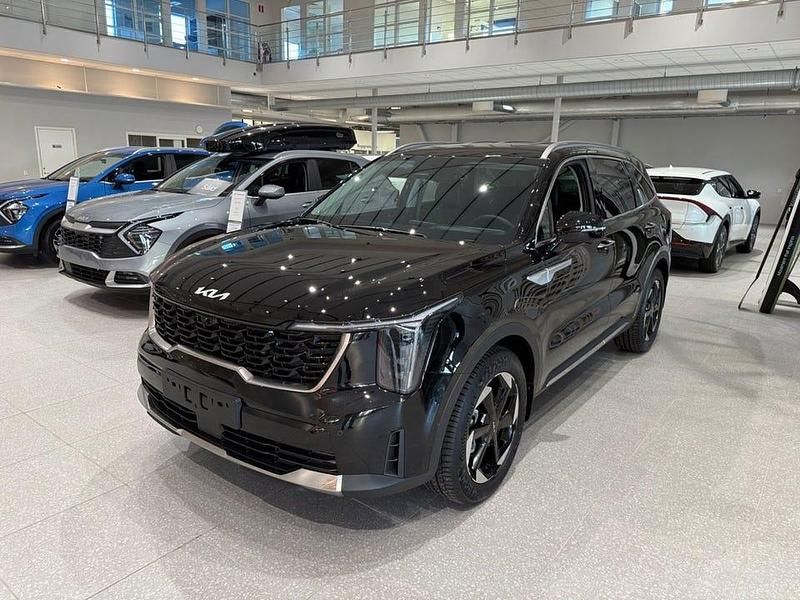 Svart Ny 2025 Kia Sorento Advance SUV | 624 899 kr - Bild 1/4