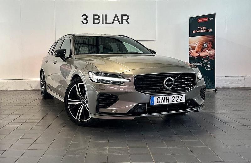 Grå Begagnad 2019 Volvo V60 R-Design Kombi | 329 990 kr (Marknadspris) - Bild 1/4