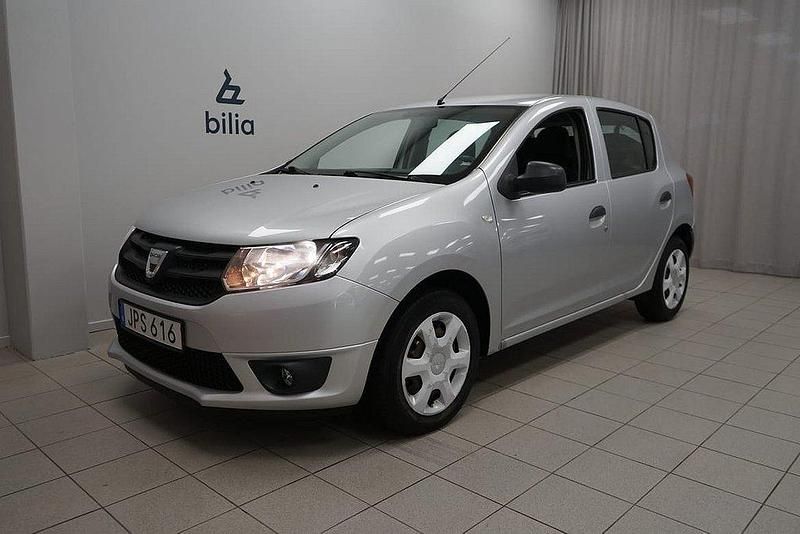 Silver Begagnad 2014 Dacia Sandero Ambiance Halvkombi | 69 900 kr (Marknadspris) - Bild 1/3