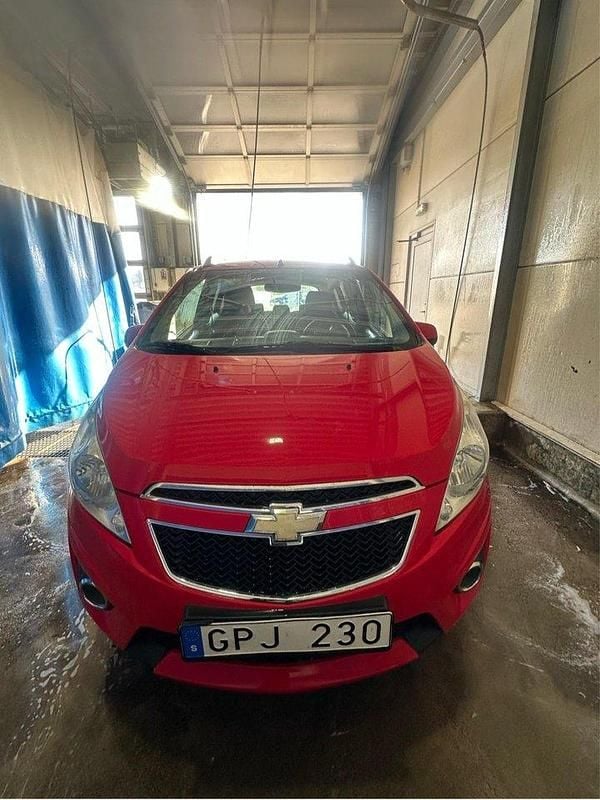 Röd Begagnad 2011 Chevrolet Spark Halvkombi | 31 000 kr (Marknadspris) - Bild 1/4