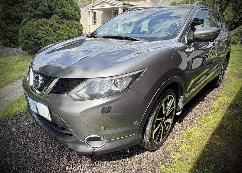 Grå Begagnad 2014 Nissan Qashqai 360º SUV | 72 000 kr (Superpris) - Bild 1/4