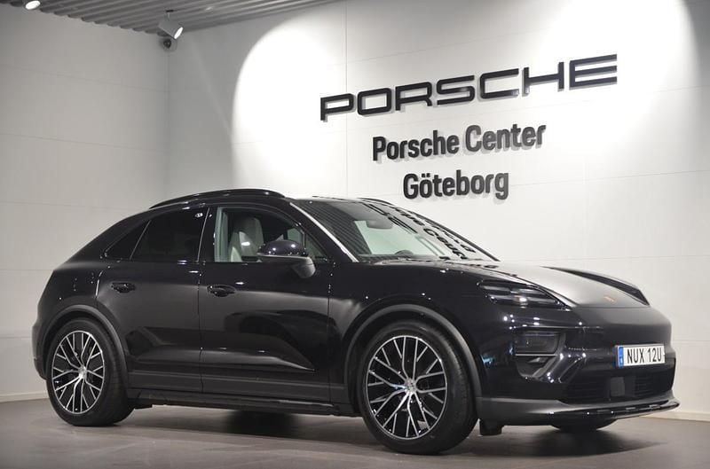 Svart (black) Ny 2025 Porsche Macan SUV | 1 186 300 kr (Marknadspris) - Bild 1/4